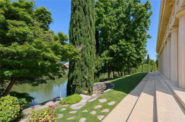 2021 W, Merced, CA 95340