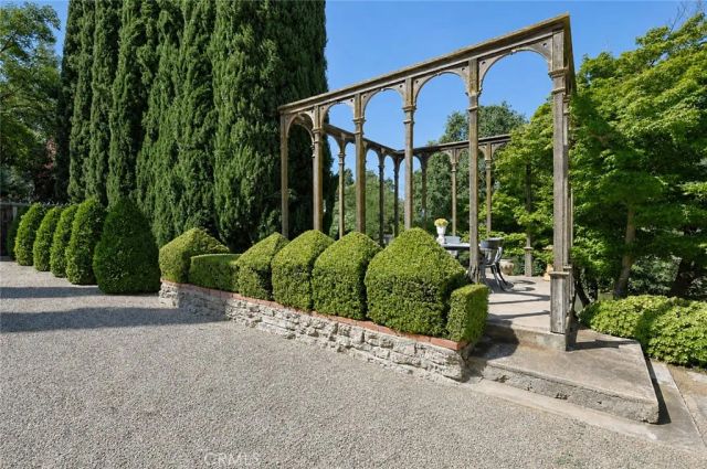 2021 W, Merced, CA 95340