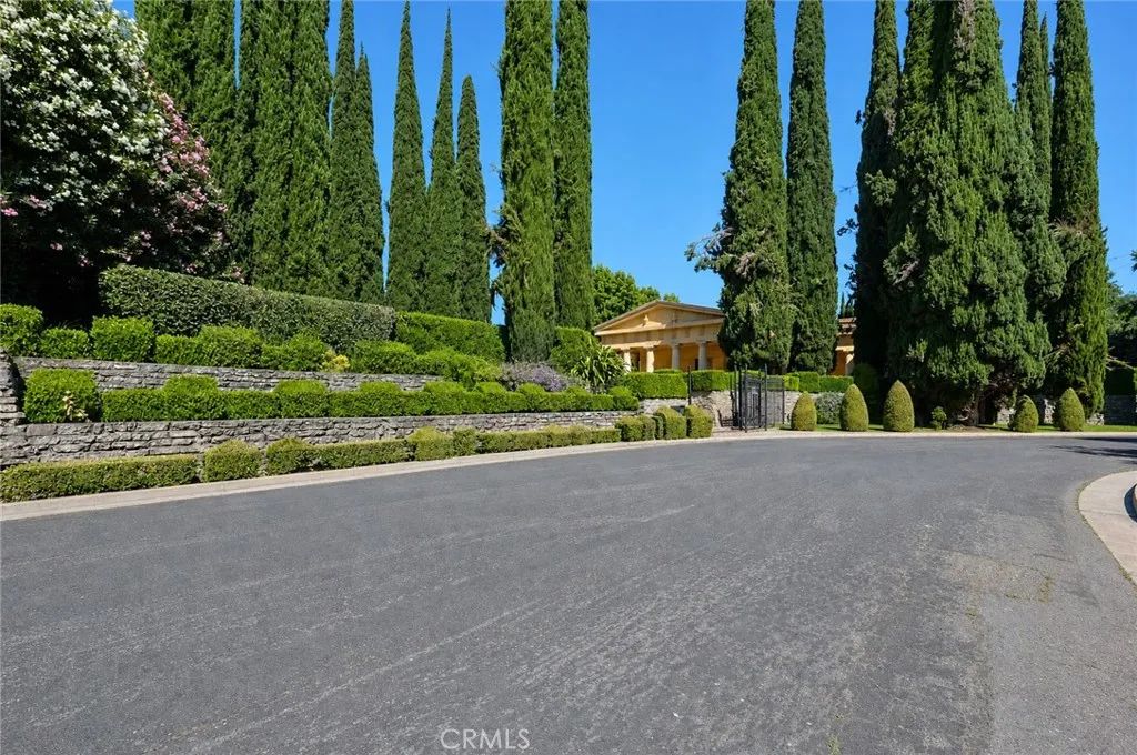 2021 W, Merced, CA 95340