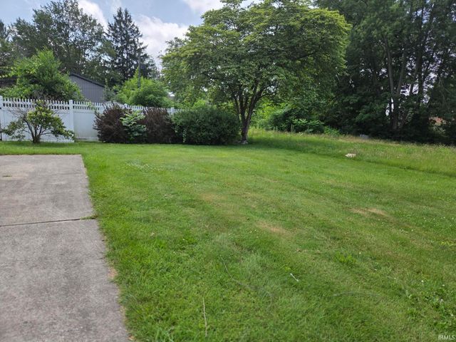 19700 Hildebrand Street, South Bend, IN 46614