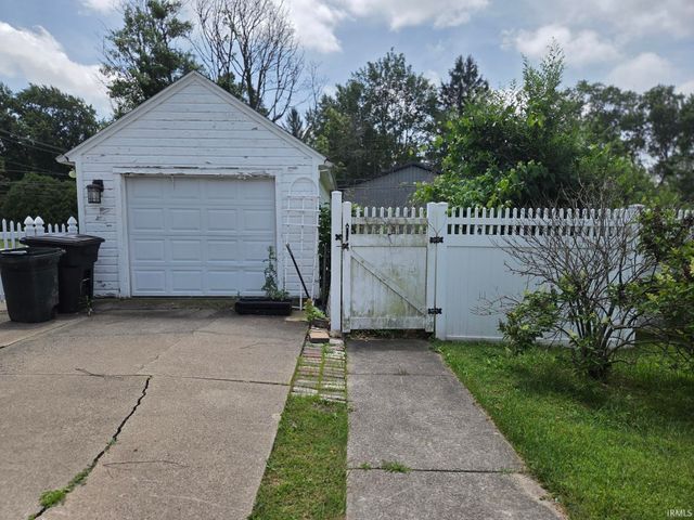 19700 Hildebrand Street, South Bend, IN 46614