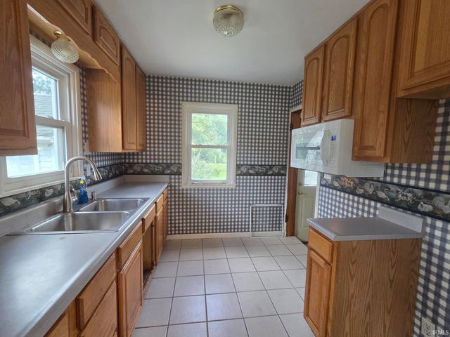 19700 Hildebrand Street, South Bend, IN 46614