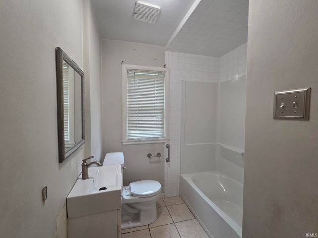 19700 Hildebrand Street, South Bend, IN 46614