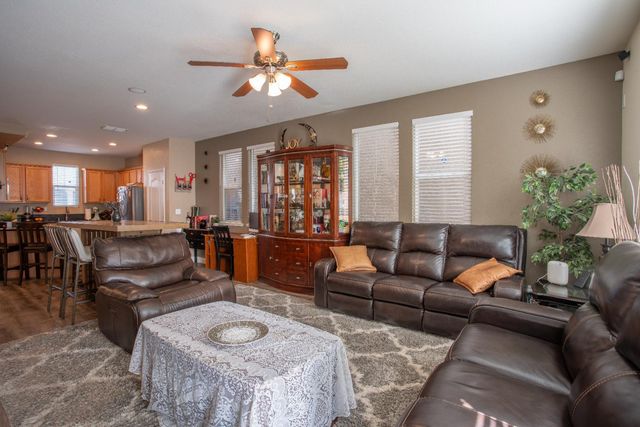 5012 Wuthering Ave, Sacramento, CA 95823