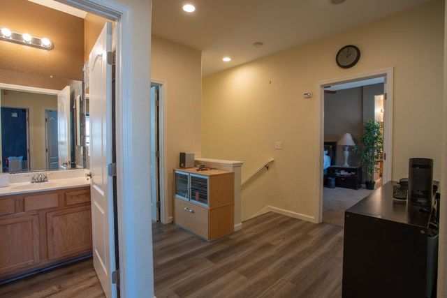 5012 Wuthering Ave, Sacramento, CA 95823