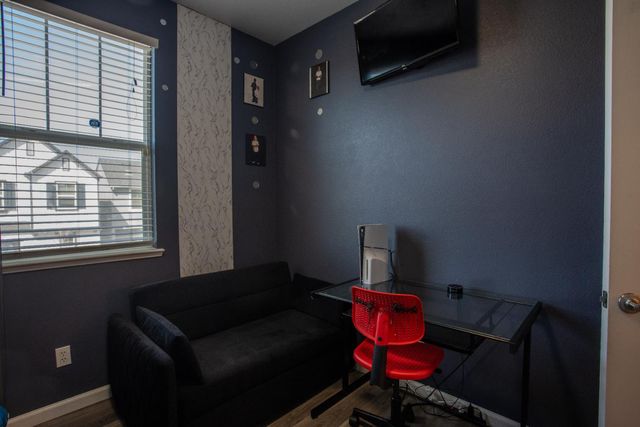 5012 Wuthering Ave, Sacramento, CA 95823