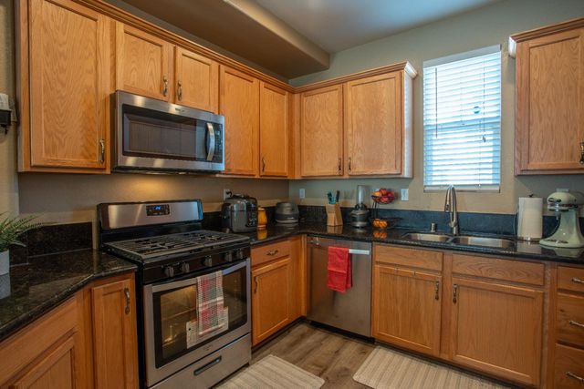 5012 Wuthering Ave, Sacramento, CA 95823