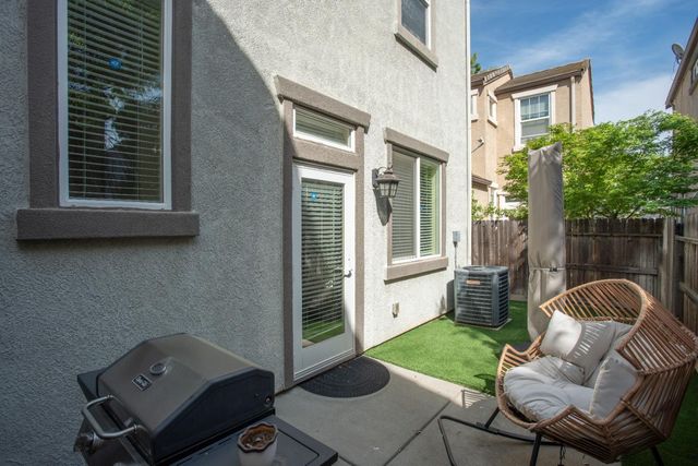 5012 Wuthering Ave, Sacramento, CA 95823