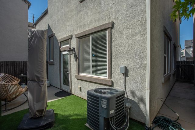 5012 Wuthering Ave, Sacramento, CA 95823