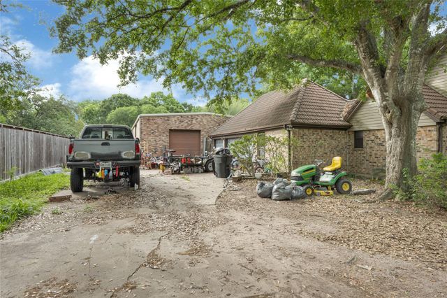 505 Oak Drive, Friendswood, TX 77546