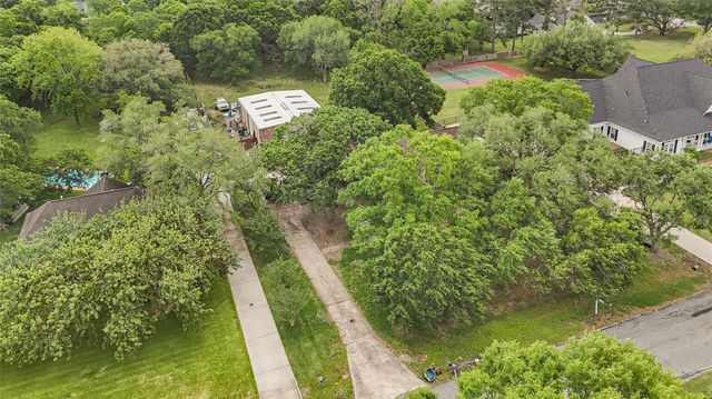 505 Oak Drive, Friendswood, TX 77546