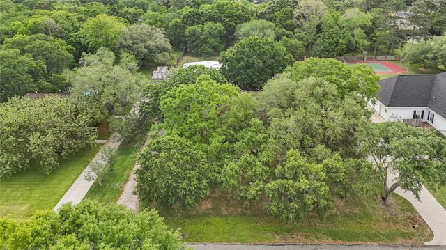505 Oak Drive, Friendswood, TX 77546