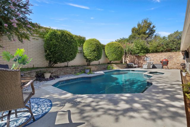 1500 Travis Circle S, Irving, TX 75038