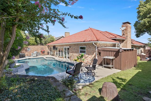 1500 Travis Circle S, Irving, TX 75038