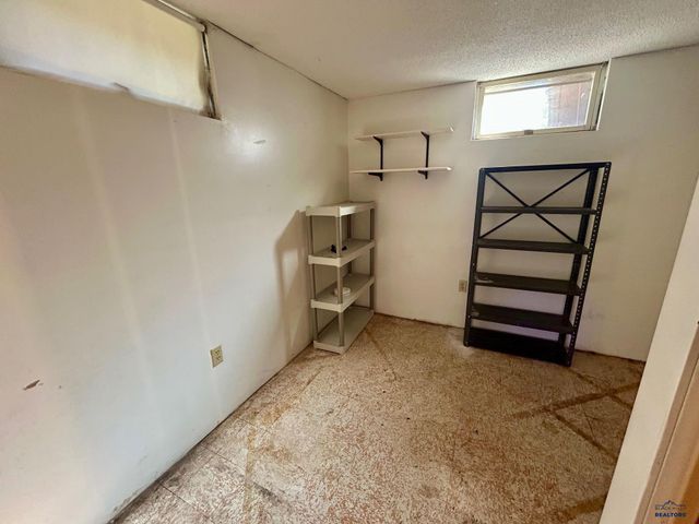 4825 WINDSOR DR, Rapid City, SD 57702