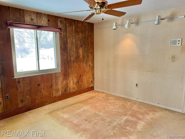 1203 Woodsboro Drive, Royal Oak, MI 48067