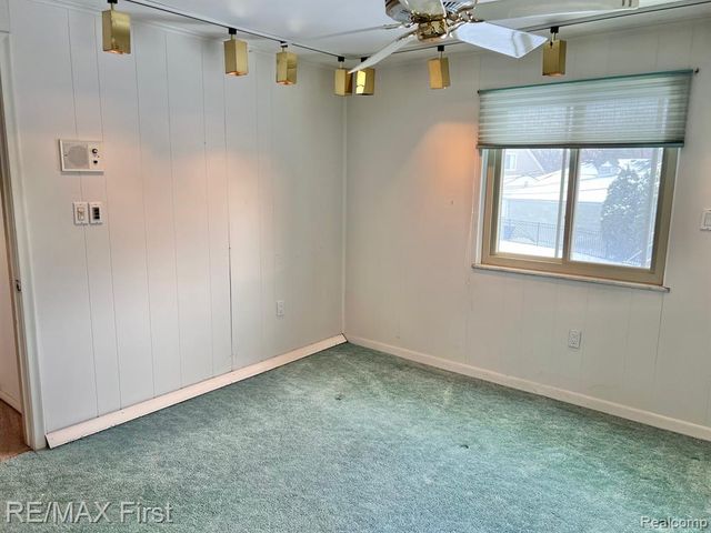 1203 Woodsboro Drive, Royal Oak, MI 48067