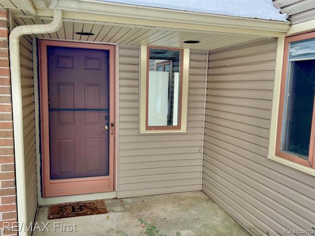 1203 Woodsboro Drive, Royal Oak, MI 48067