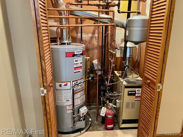 1203 Woodsboro Drive, Royal Oak, MI 48067