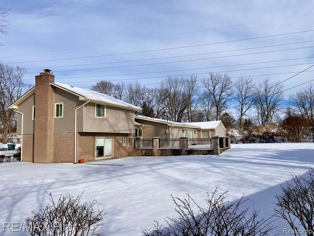 1203 Woodsboro Drive, Royal Oak, MI 48067