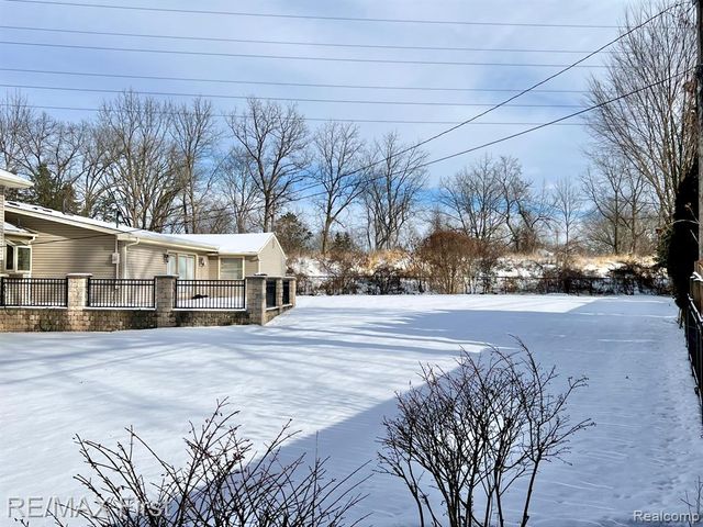 1203 Woodsboro Drive, Royal Oak, MI 48067
