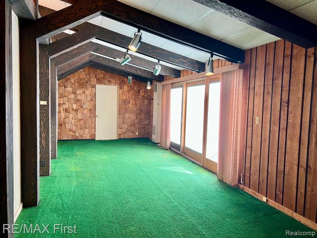 1203 Woodsboro Drive, Royal Oak, MI 48067