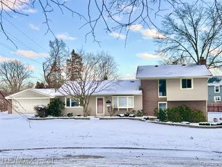 1203 Woodsboro Drive, Royal Oak, MI 48067