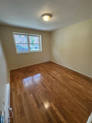 349 Gorge Road, Cliffside Park, NJ 07010