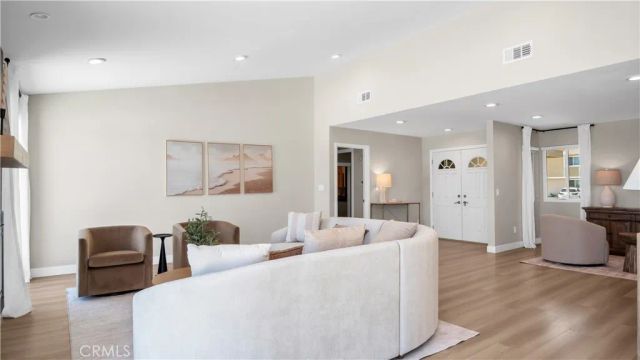 6030 Maury Avenue, Woodland Hills, CA 91367