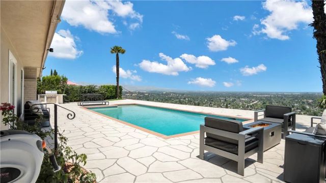6030 Maury Avenue, Woodland Hills, CA 91367