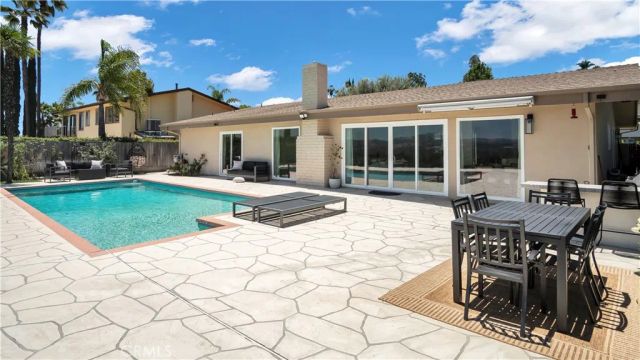 6030 Maury Avenue, Woodland Hills, CA 91367