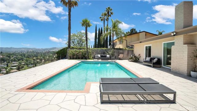 6030 Maury Avenue, Woodland Hills, CA 91367