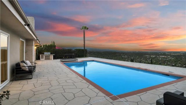 6030 Maury Avenue, Woodland Hills, CA 91367