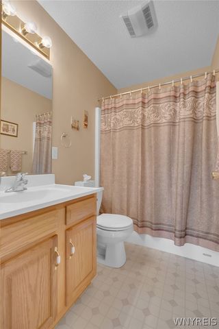 53 Alexander Parkway, Pendleton, NY 14120