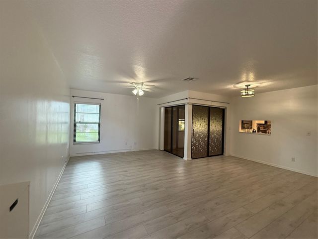 6101 Woodlake Blvd 6101, Greenacres, FL 33463