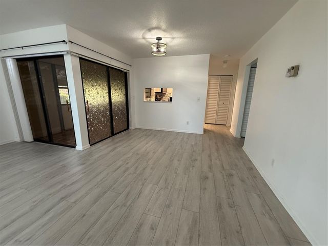 6101 Woodlake Blvd 6101, Greenacres, FL 33463