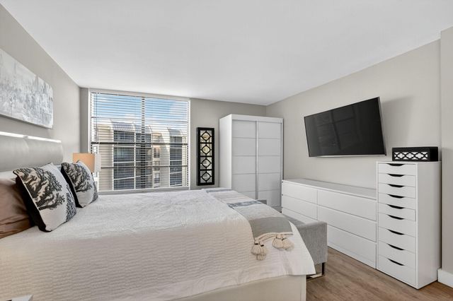 20 Royal Palm Way 503, Boca Raton, FL 33432