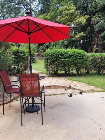 938 Lost Valley SE Drive, Conyers, GA 30094