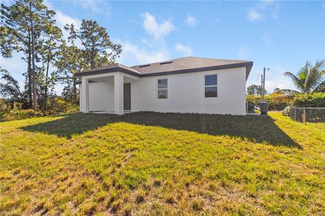 1109 Cumming ST E, Lehigh Acres, FL 33974