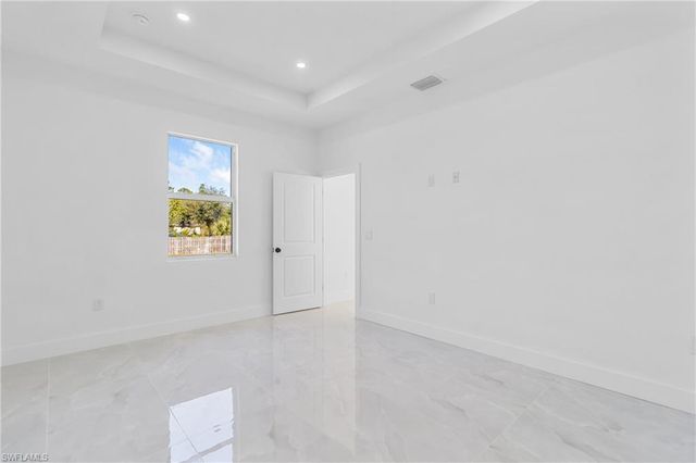 1109 Cumming ST E, Lehigh Acres, FL 33974