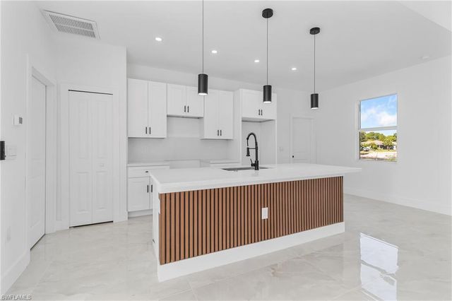 1109 Cumming ST E, Lehigh Acres, FL 33974