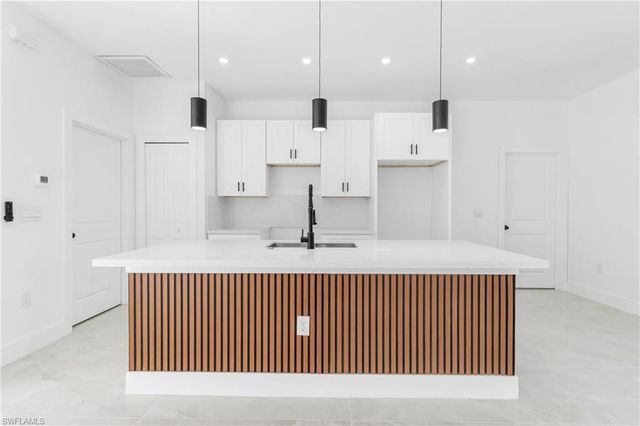 1109 Cumming ST E, Lehigh Acres, FL 33974