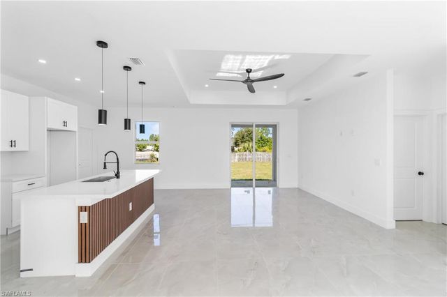 1109 Cumming ST E, Lehigh Acres, FL 33974