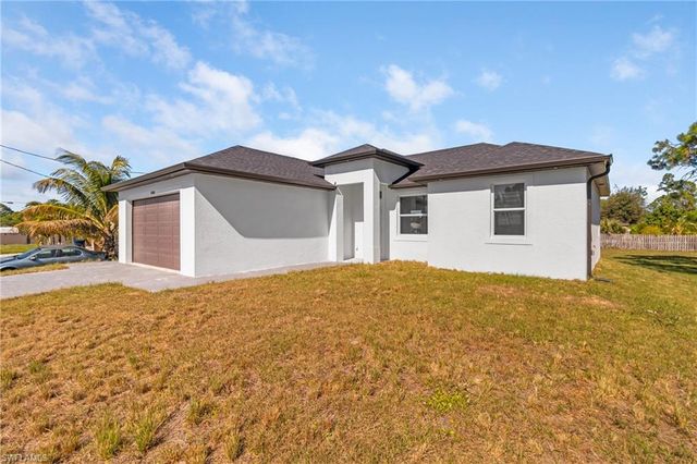 1109 Cumming ST E, Lehigh Acres, FL 33974