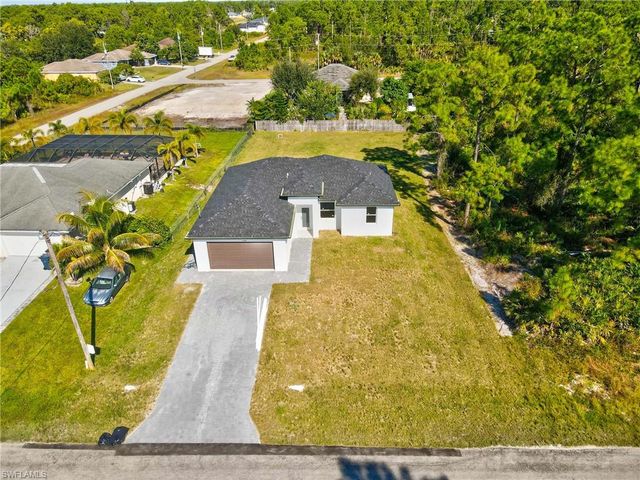 1109 Cumming ST E, Lehigh Acres, FL 33974