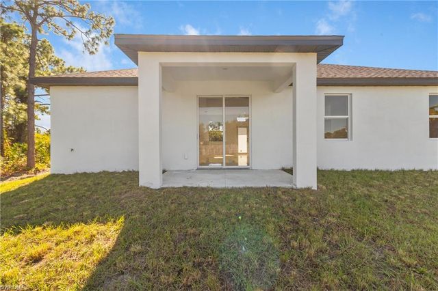 1109 Cumming ST E, Lehigh Acres, FL 33974