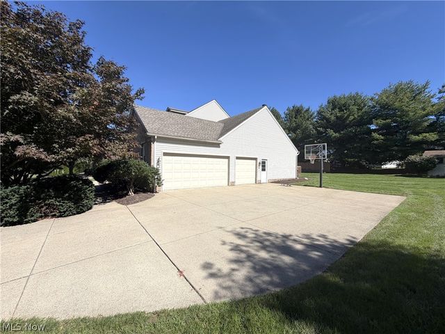 6636 Olde Stone Circle NE, Canton, OH 44721