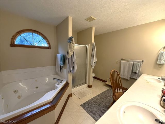6636 Olde Stone Circle NE, Canton, OH 44721