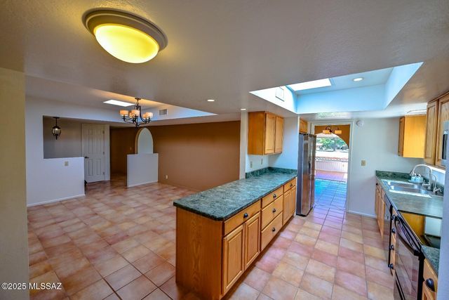 934 N Abrego Drive, Green Valley, AZ 85614