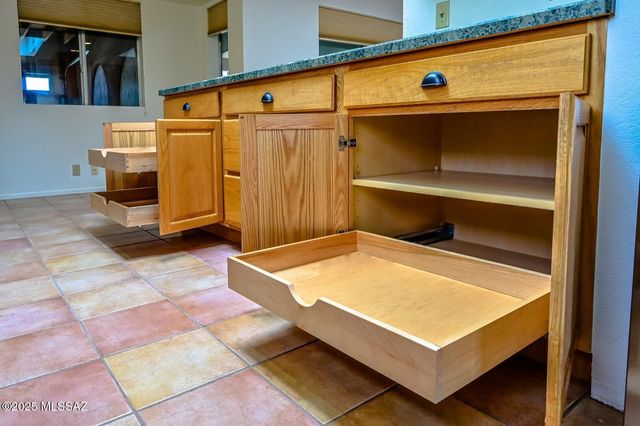 934 N Abrego Drive, Green Valley, AZ 85614